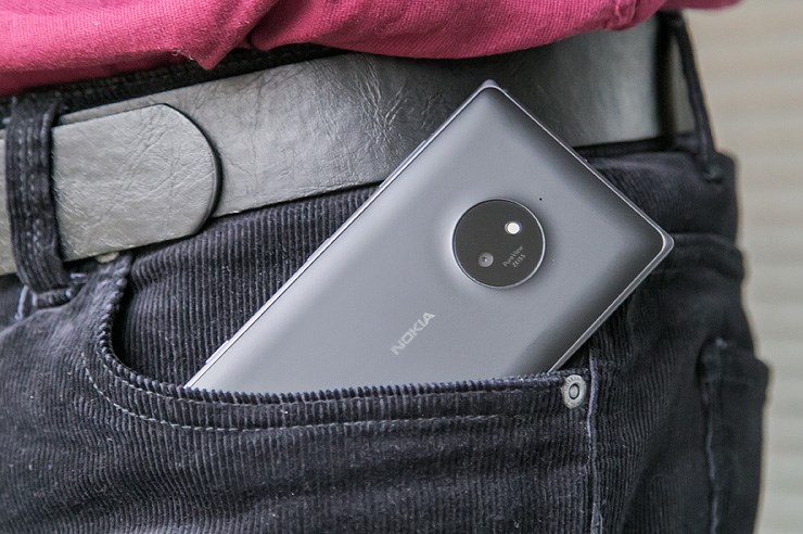 Nokia Lumia 850 (6).jpg